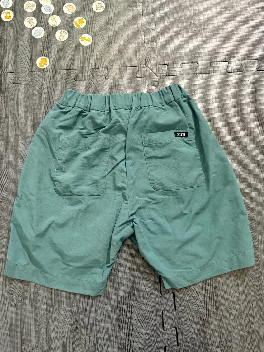 Fith kids green short